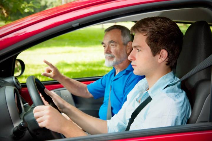 Quelles sont les étapes cruciales pour devenir un conducteur confiant ? Paris