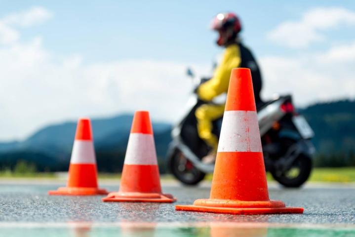 Comment se préparer efficacement à l'examen du permis moto ? Paris